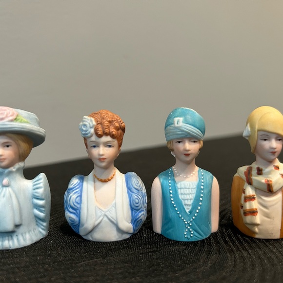 Set of 8 - Avon American Fashion Porcelain Thimbles - Picture 2 of 12